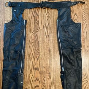 Leather Harley Davidson Chaps Size Small Great Condition. Zippers and snaps work